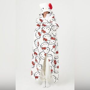 NWT Hello Kitty Hooded Blanket